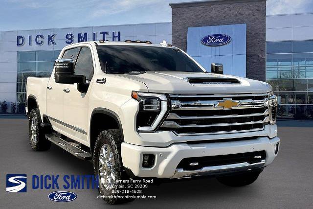 Used 2024 Chevrolet Silverado 2500 High Country w/ High Country Premium Package AWD/4WD image 3