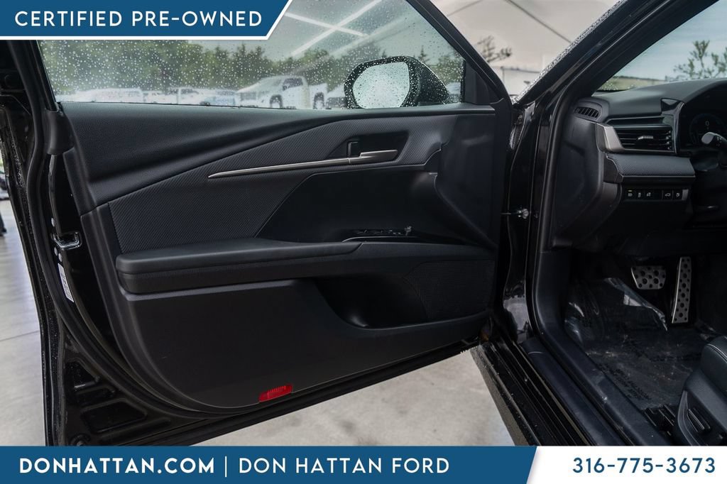 Used 2025 Toyota Camry SE FWD image 14