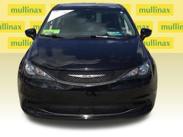 Used 2024 Chrysler Voyager LX image 7