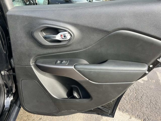 Used 2020 Jeep Cherokee Latitude Plus image 22