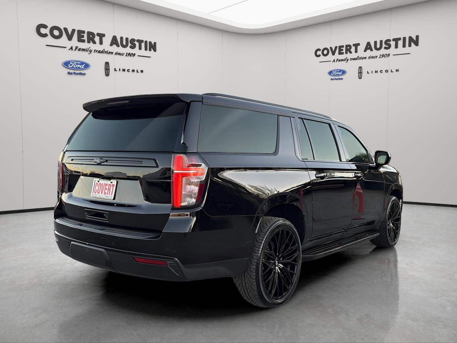 Used 2021 Chevrolet Suburban LT w/ Rear Media and Nav Package image 5