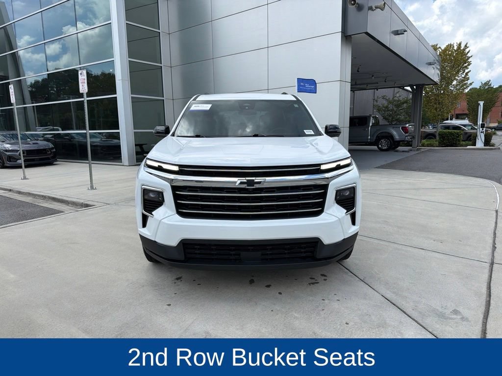 Used 2025 Chevrolet Traverse LT w/ Driver Confidence Package FWD image 3