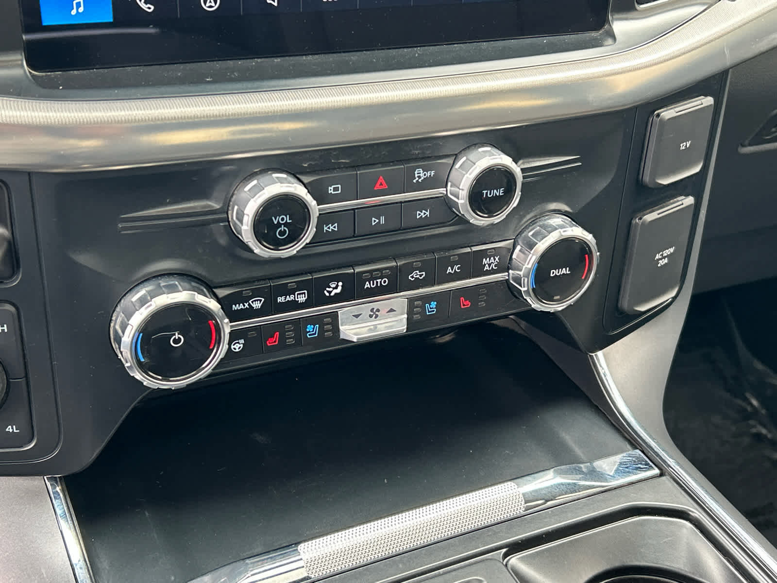 Certified 2025 Ford F150 Lariat w/ FX4 Off-Road Package image 35