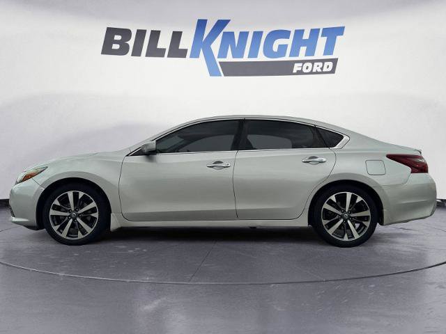 Used 2017 Nissan Altima 2.5 SR FWD image 2