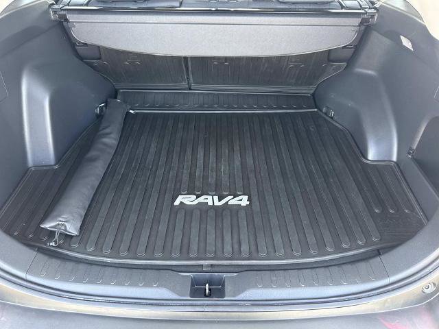 Used 2019 Toyota RAV4 XLE w/ Carpet Mat Package FWD image 26