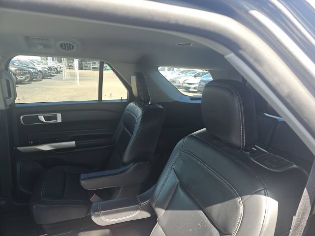 Certified 2021 Ford Explorer XLT w/ Equipment Group 202A RWD image 5