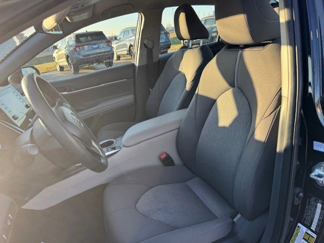 Used 2022 Toyota Camry LE FWD image 11