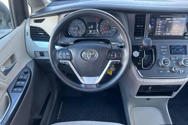 Used 2017 Toyota Sienna LE image 5