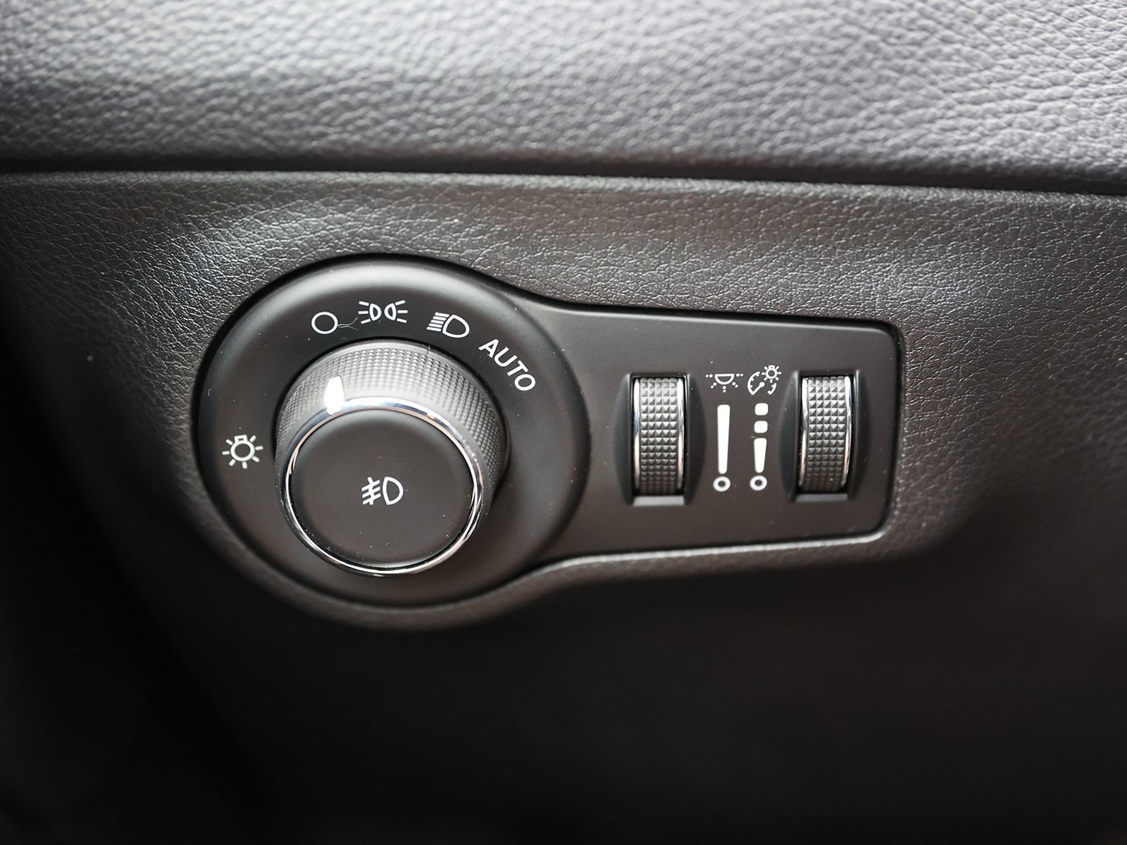 Used 2018 Jeep Compass Latitude AWD/4WD image 35