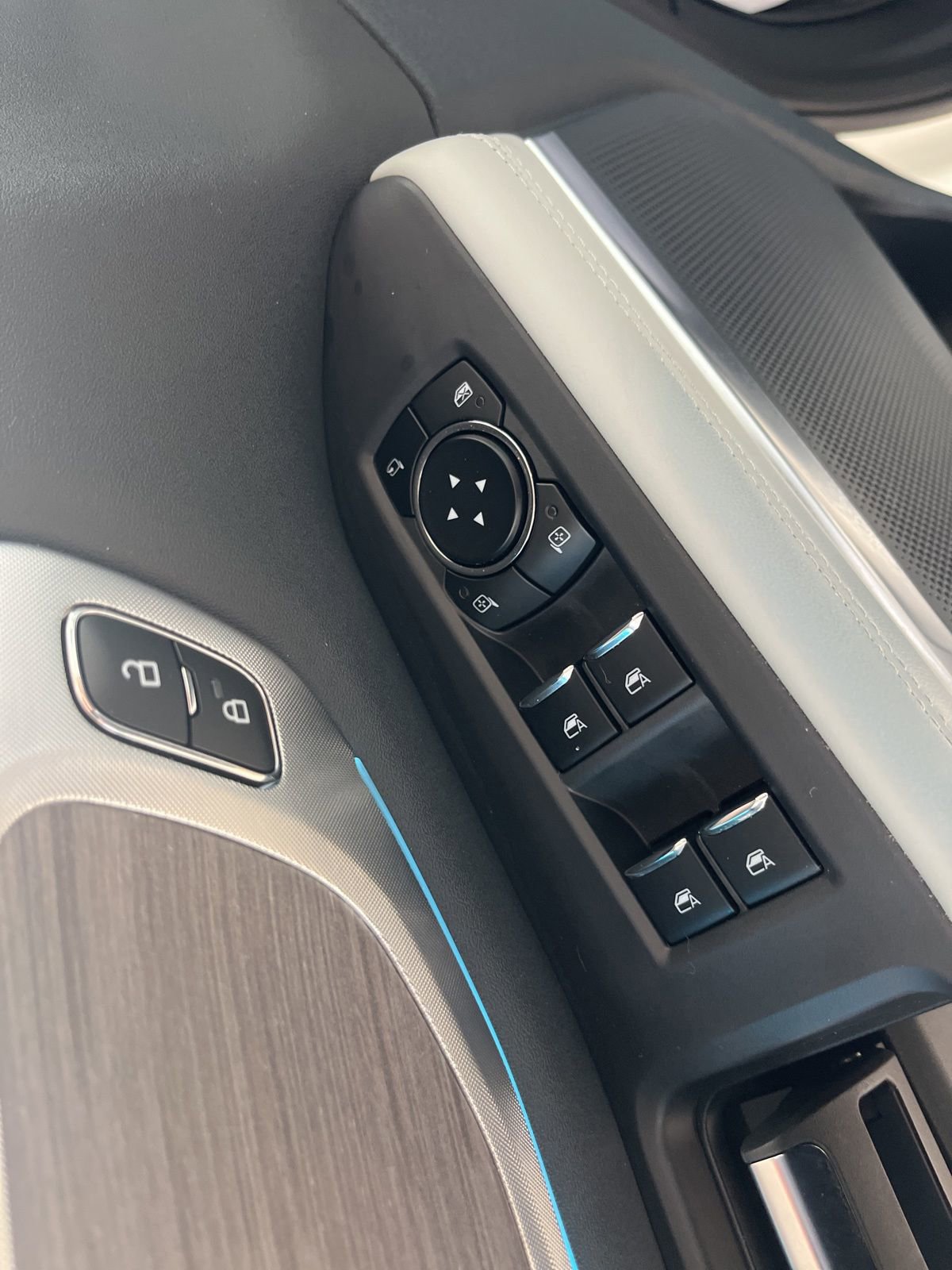 Certified 2025 Ford Expedition Platinum w/ Platinum Ultimate Package AWD/4WD image 16