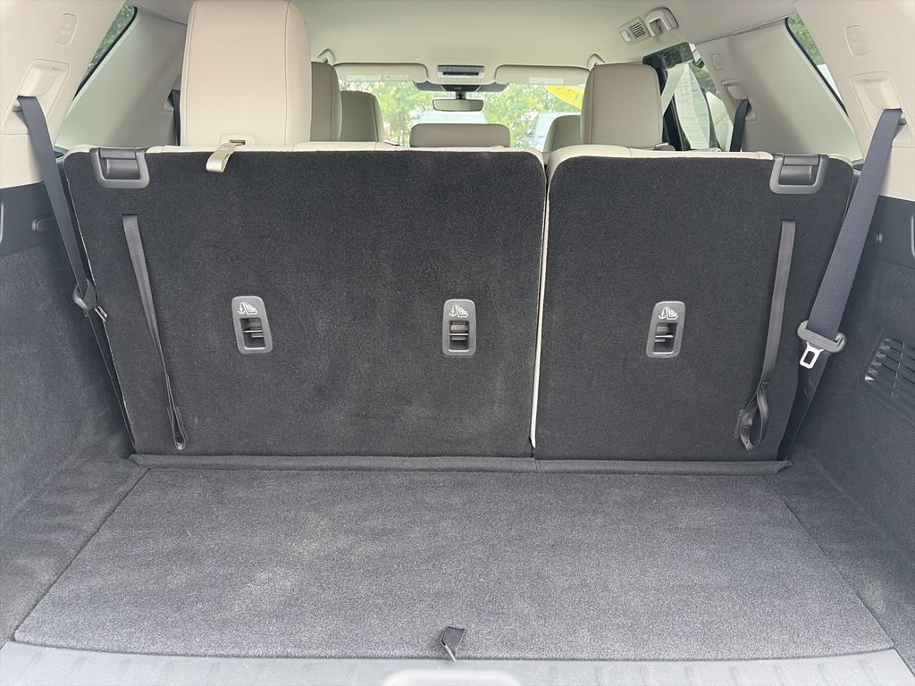 Used 2025 Nissan Pathfinder SL FWD image 32