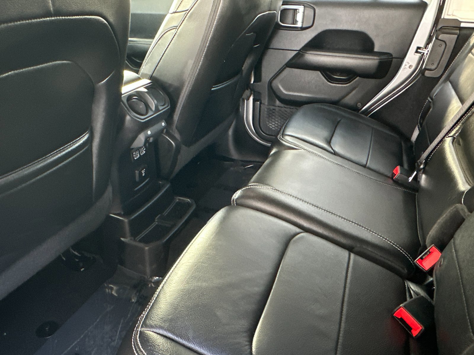 Used 2018 Jeep Wrangler Unlimited Sahara w/ Safety Group image 12