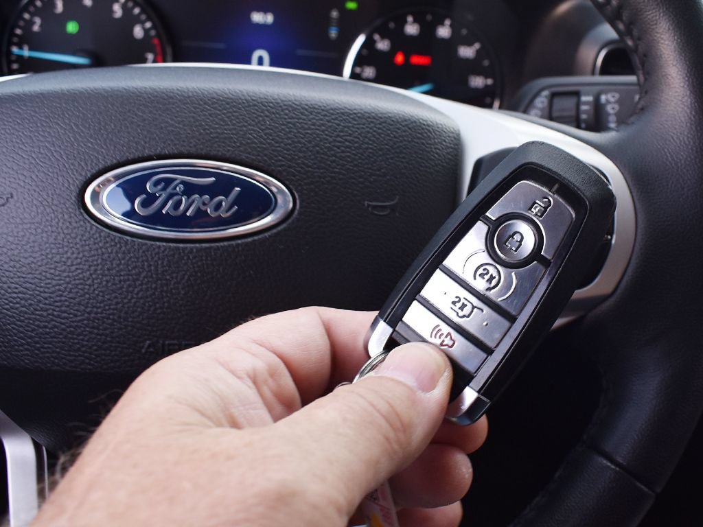 Certified 2024 Ford Explorer XLT w/ Equipment Group 202A AWD/4WD image 9