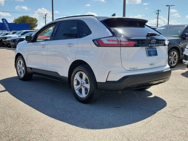 Certified 2024 Ford Edge SE image 2