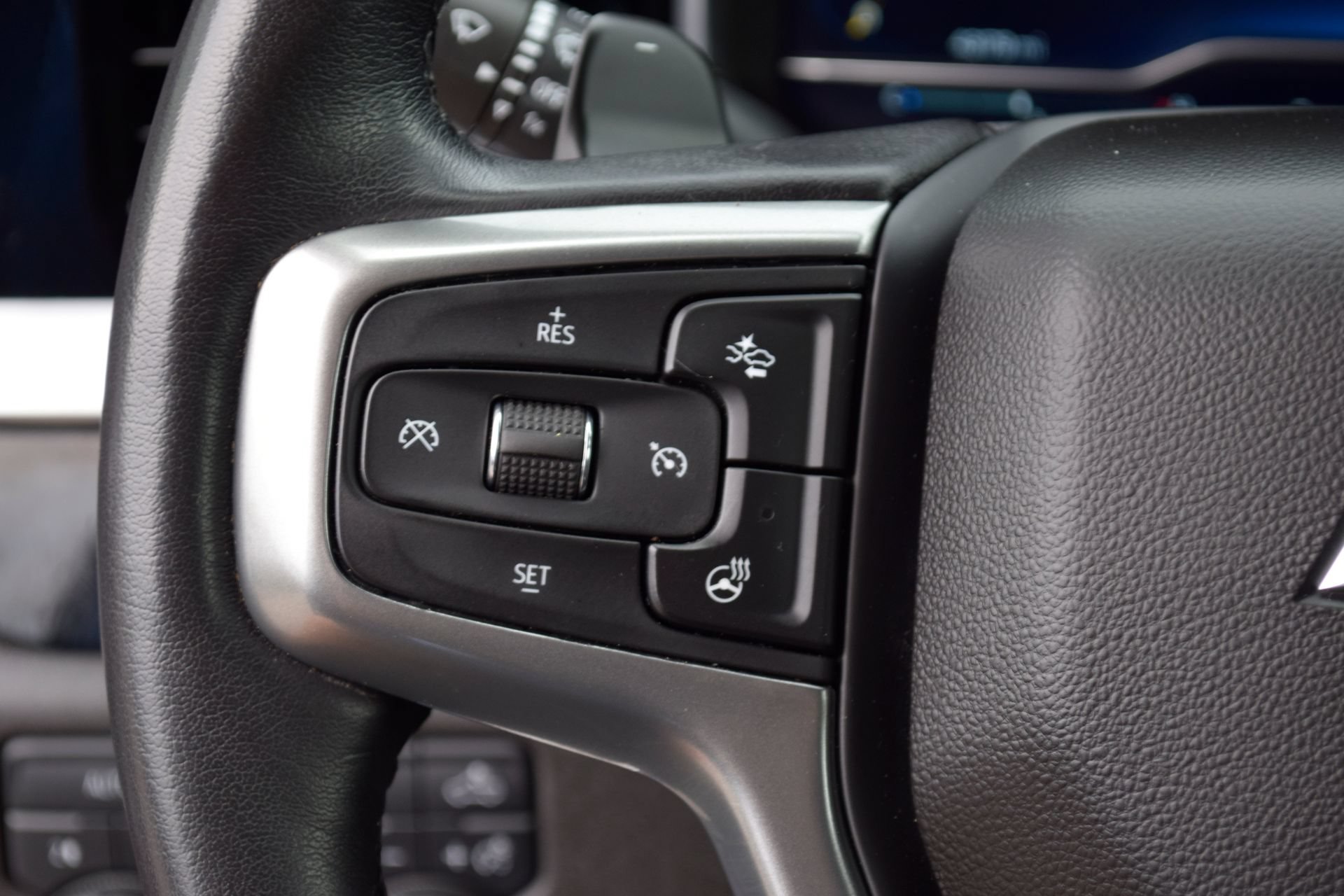 Used 2022 Chevrolet Silverado 1500 LTZ w/ LTZ Premium Package AWD/4WD image 8