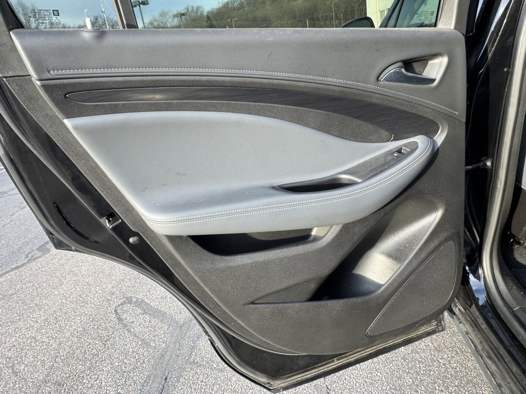 Used 2020 Buick Envision Essence image 15