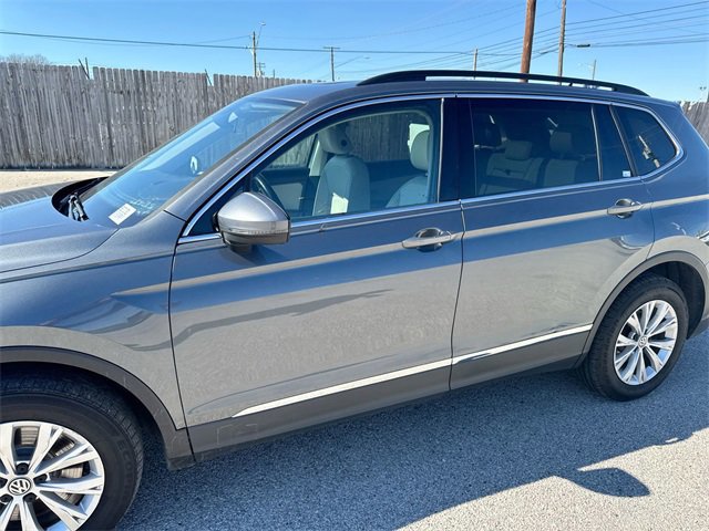 Used 2018 Volkswagen Tiguan SE w/ Panoramic Sunroof Package image 13