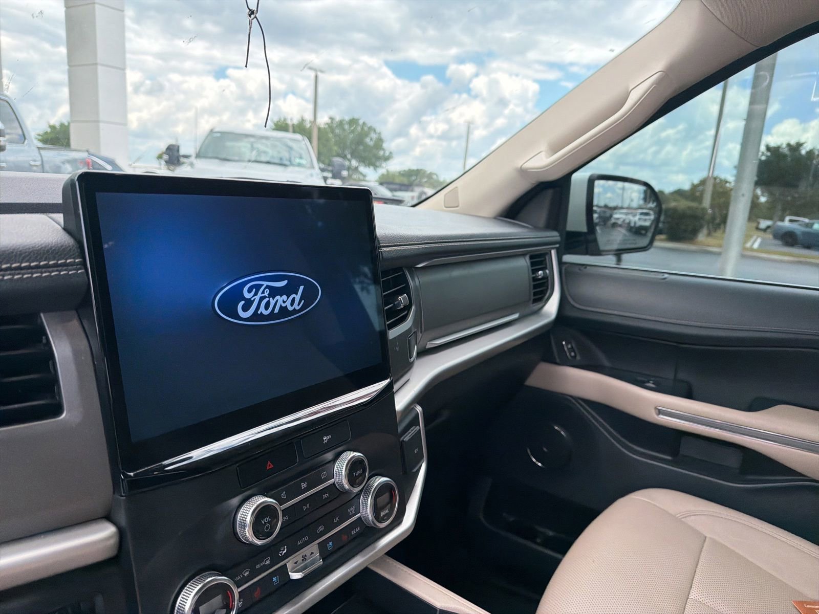 Certified 2022 Ford Expedition Max XLT RWD image 19