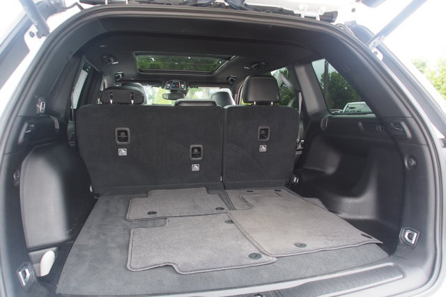 Used 2024 Jeep Grand Cherokee Limited w/ Black Appearance Package AWD/4WD image 17