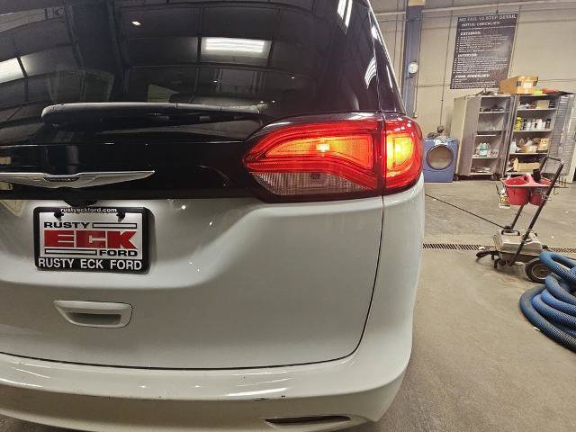 Used 2023 Chrysler Voyager LX FWD image 35