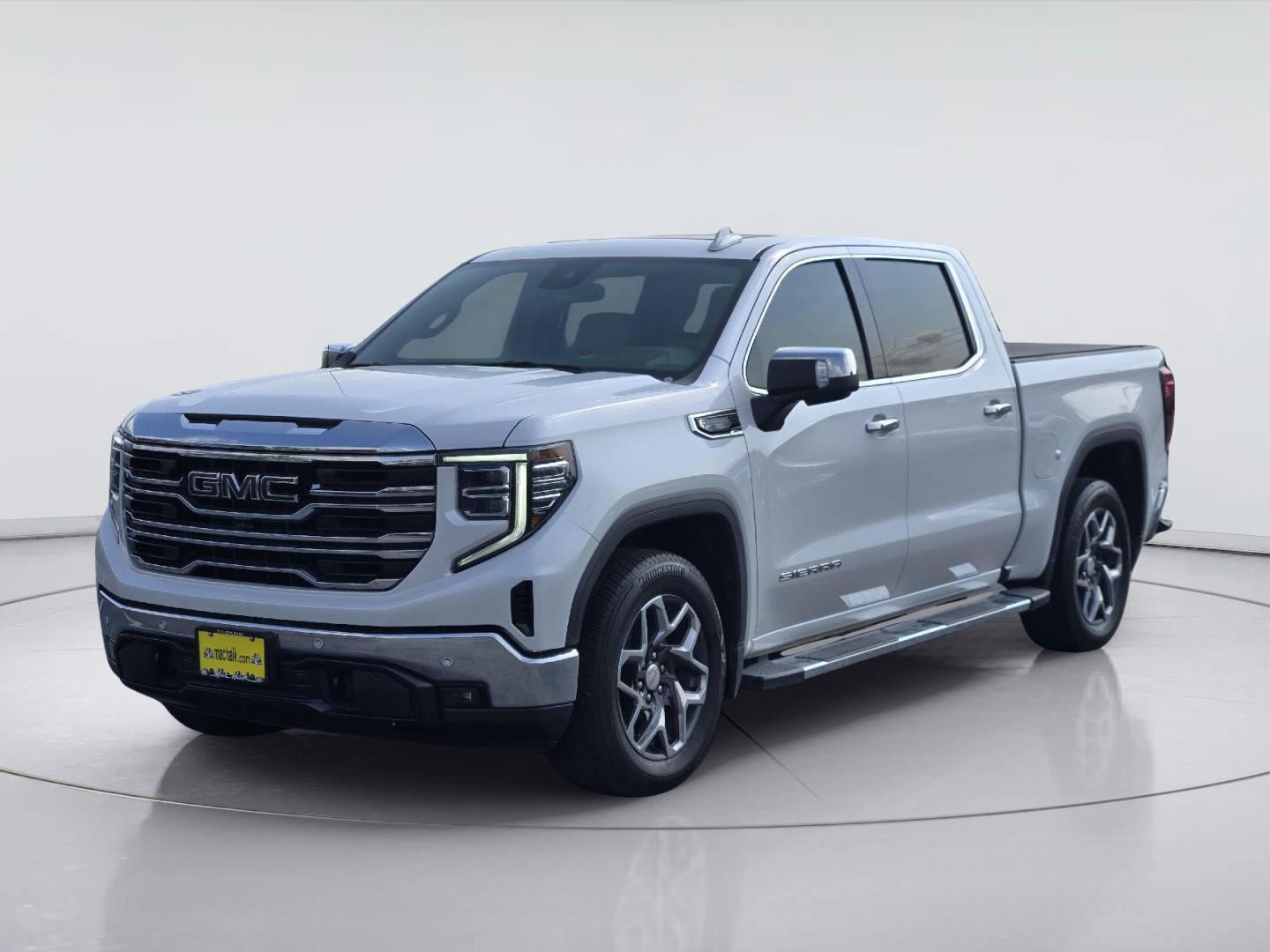 Used 2024 GMC Sierra 1500 SLT RWD image 1
