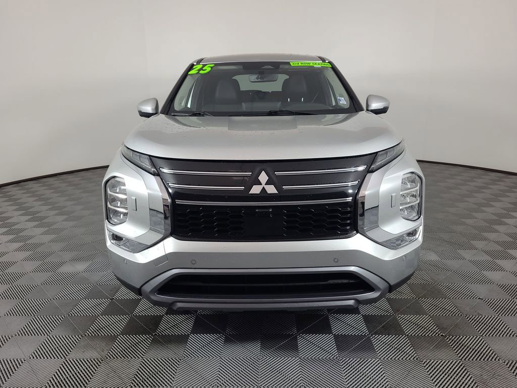 Used 2025 Mitsubishi Outlander AWD image 8