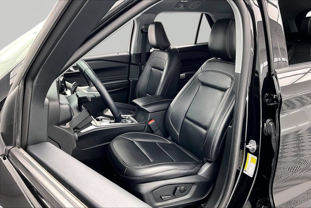 Certified 2023 Ford Explorer XLT w/ Equipment Group 202A AWD/4WD image 25