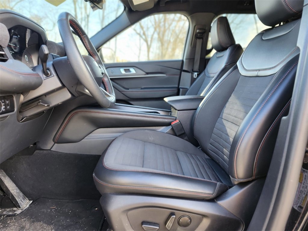 Certified 2025 Ford Explorer ST-Line image 19