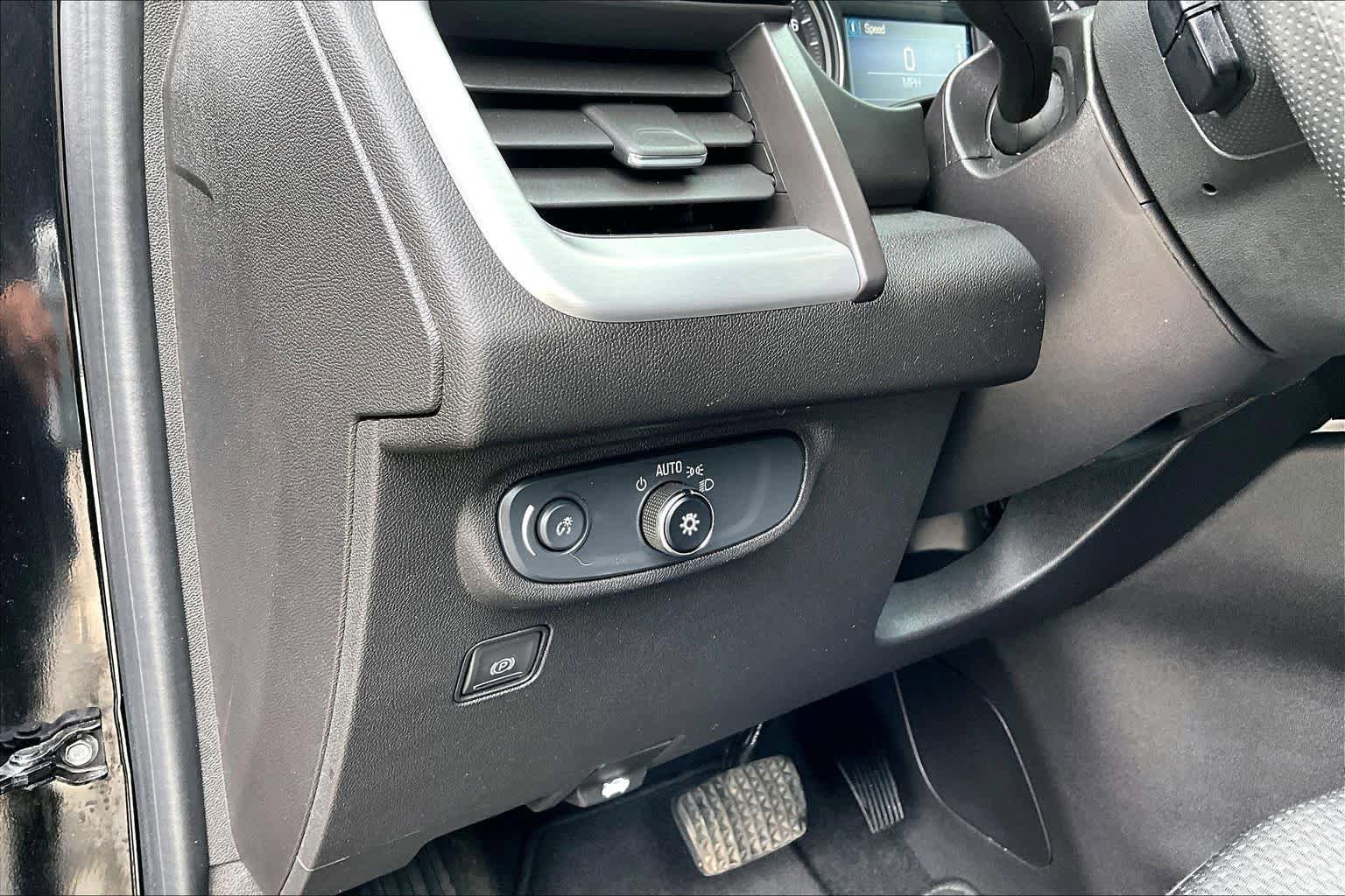 Used 2024 GMC Terrain SLE AWD/4WD image 37