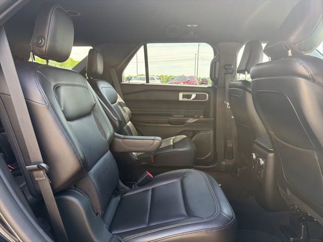 Certified 2020 Ford Explorer XLT w/ Equipment Group 202A AWD/4WD image 18