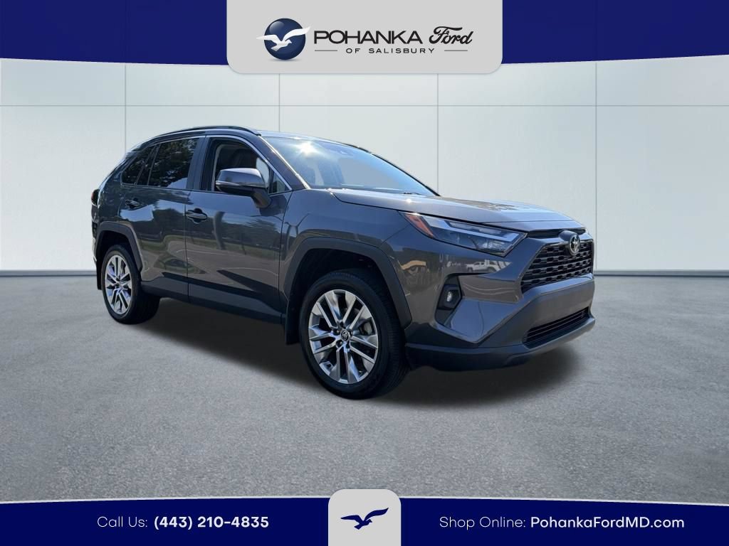 Used 2022 Toyota RAV4 XLE Premium AWD/4WD image 4
