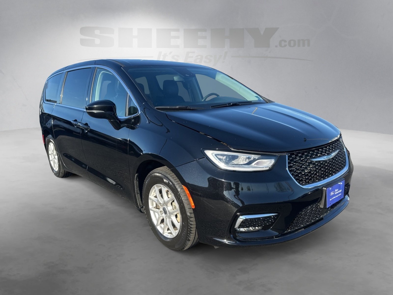 Used 2024 Chrysler Pacifica Touring-L image 18