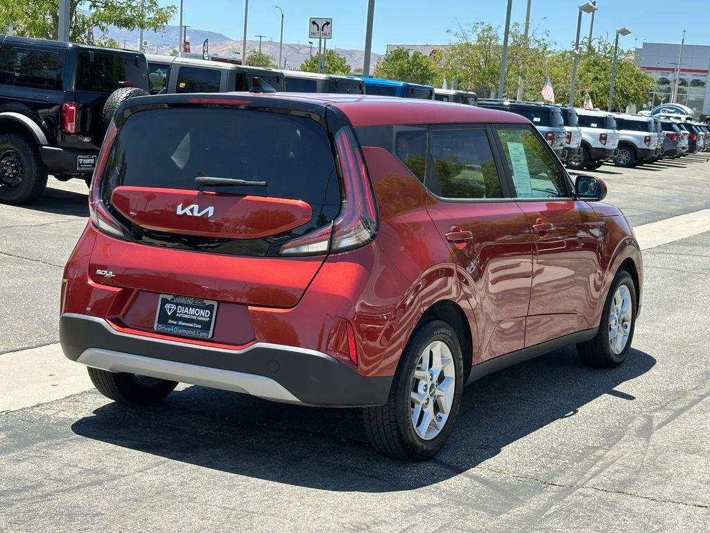 Used 2024 Kia Soul LX w/ Option Group 015 FWD image 7