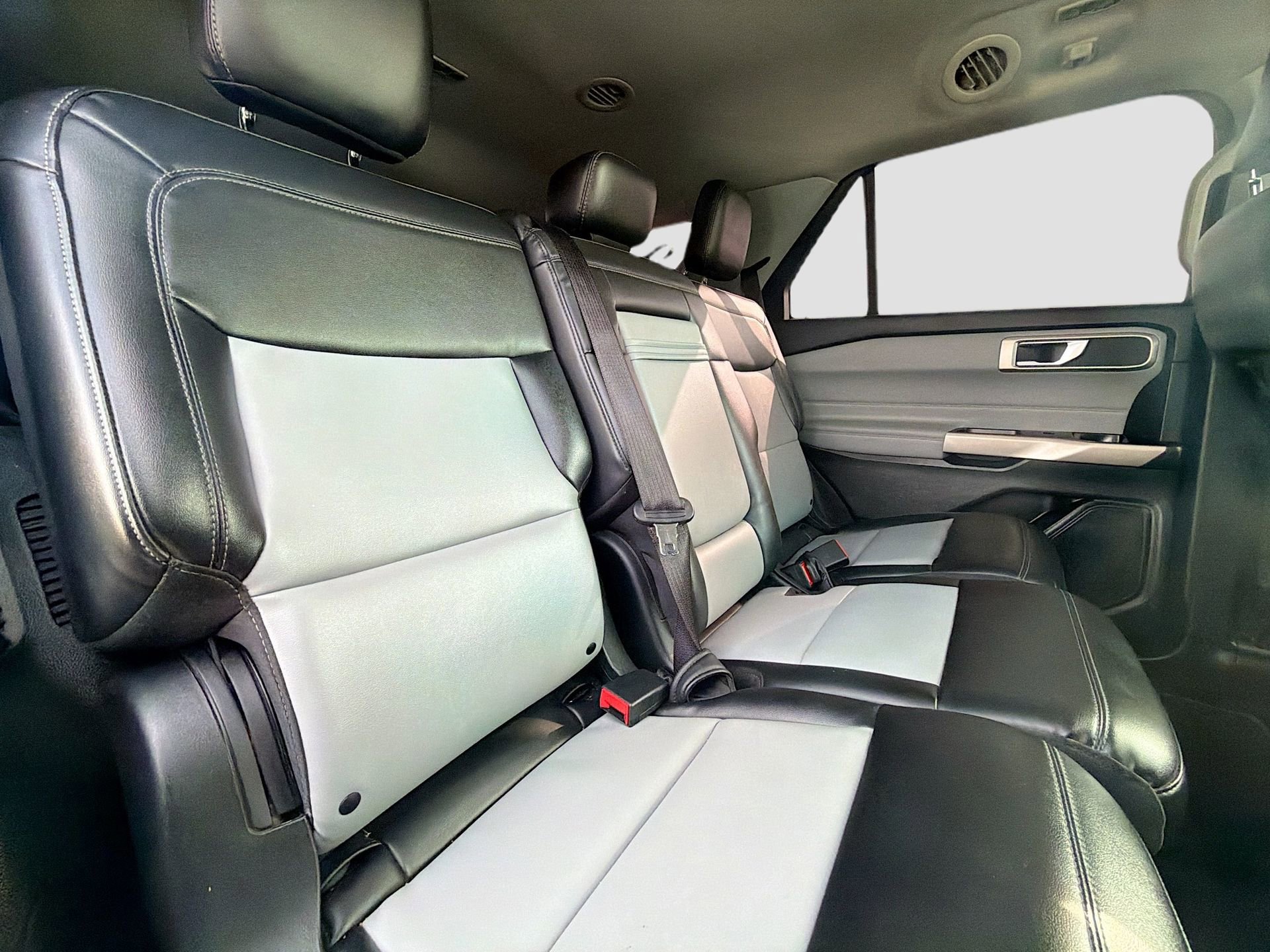 Certified 2023 Ford Explorer XLT w/ Equipment Group 202A image 33