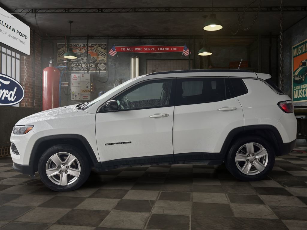 Used 2022 Jeep Compass Latitude image 3