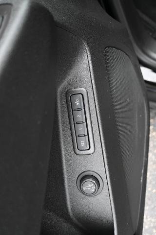 Used 2020 Chevrolet Equinox Premier image 23