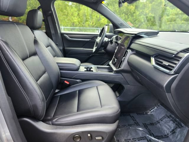 Used 2024 GMC Acadia Elevation w/ Luxury Package AWD/4WD image 11