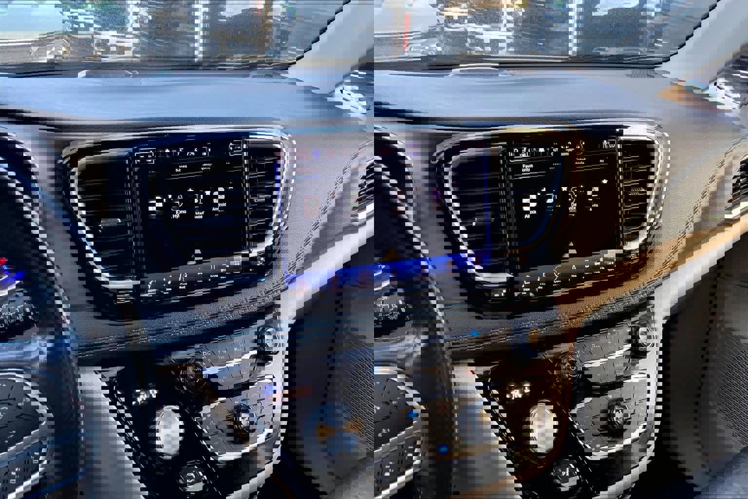 Used 2021 Chrysler Pacifica Touring-L image 17