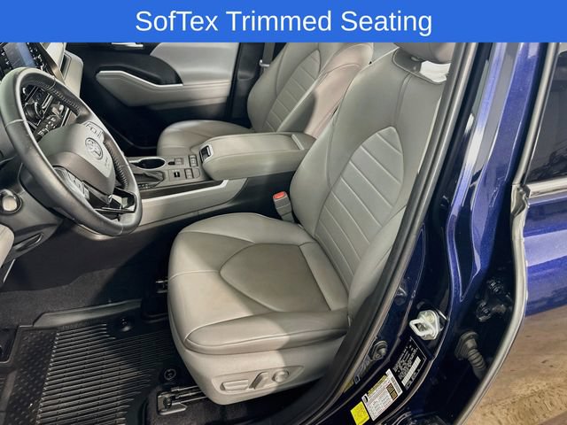 Used 2020 Toyota Highlander XLE AWD/4WD image 22