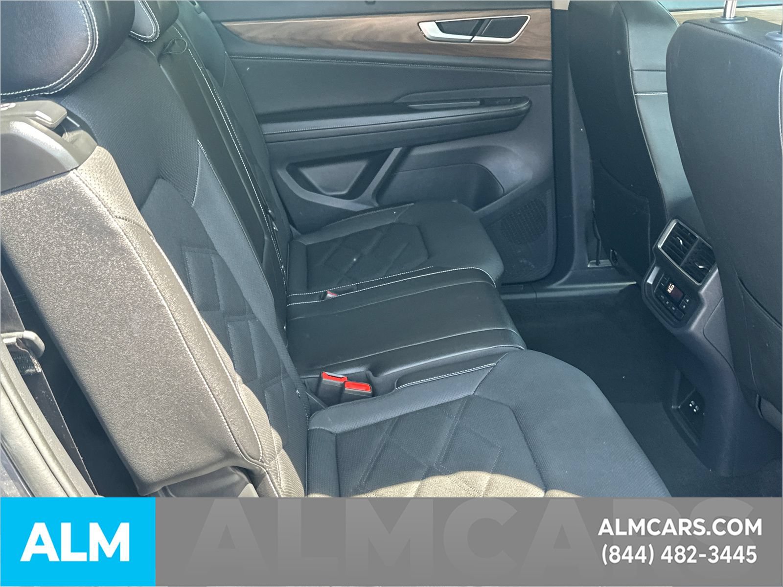 Used 2025 Volkswagen Atlas SE FWD image 17