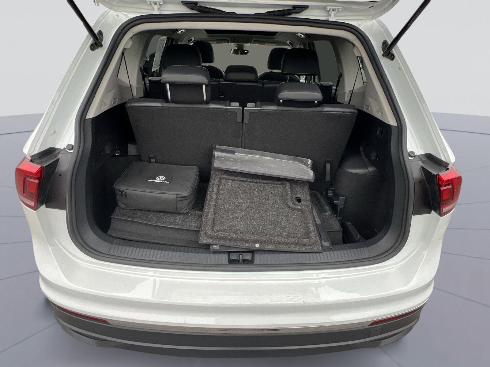 Used 2022 Volkswagen Tiguan SE image 25