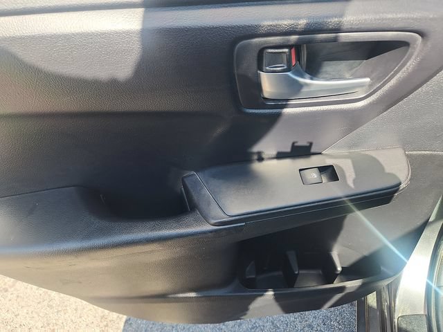Used 2017 Toyota Camry SE w/ Moonroof Package FWD image 27
