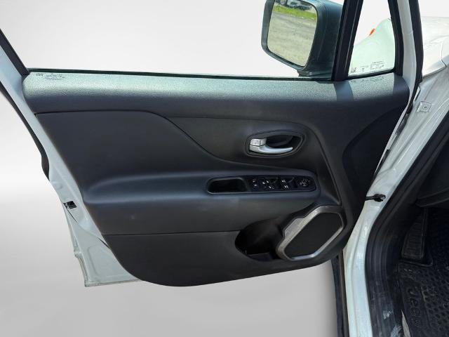 Used 2023 Jeep Renegade Latitude AWD/4WD image 14