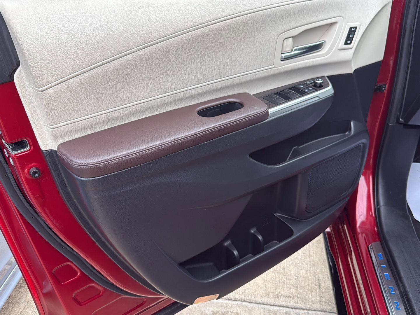 Used 2021 Toyota Sienna Platinum image 20