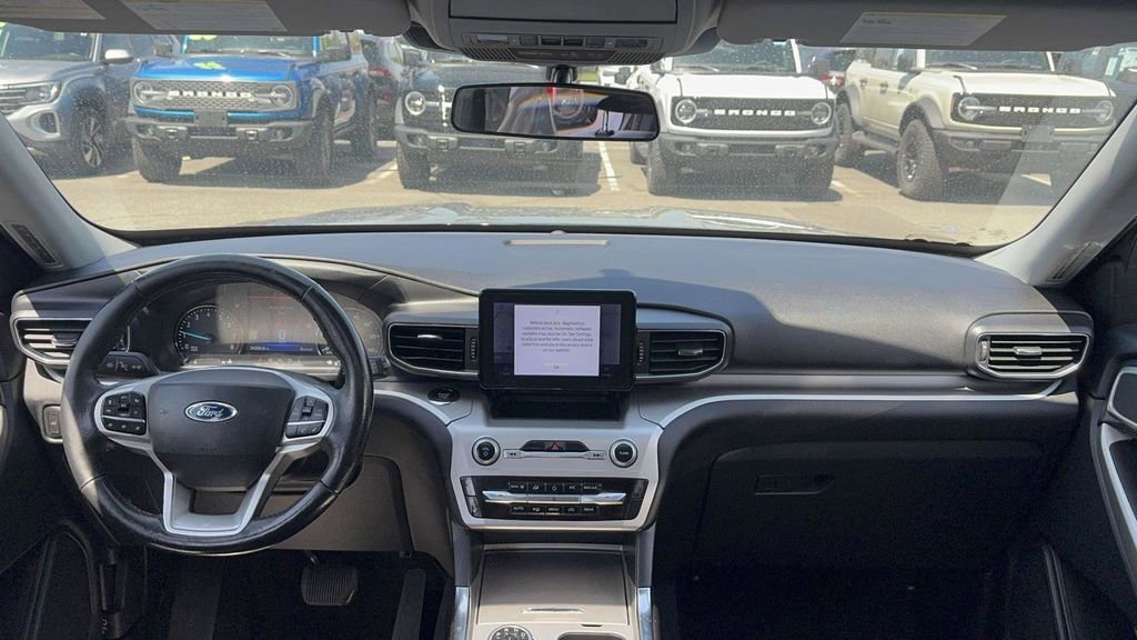 Certified 2022 Ford Explorer XLT w/ Equipment Group 202A AWD/4WD image 29