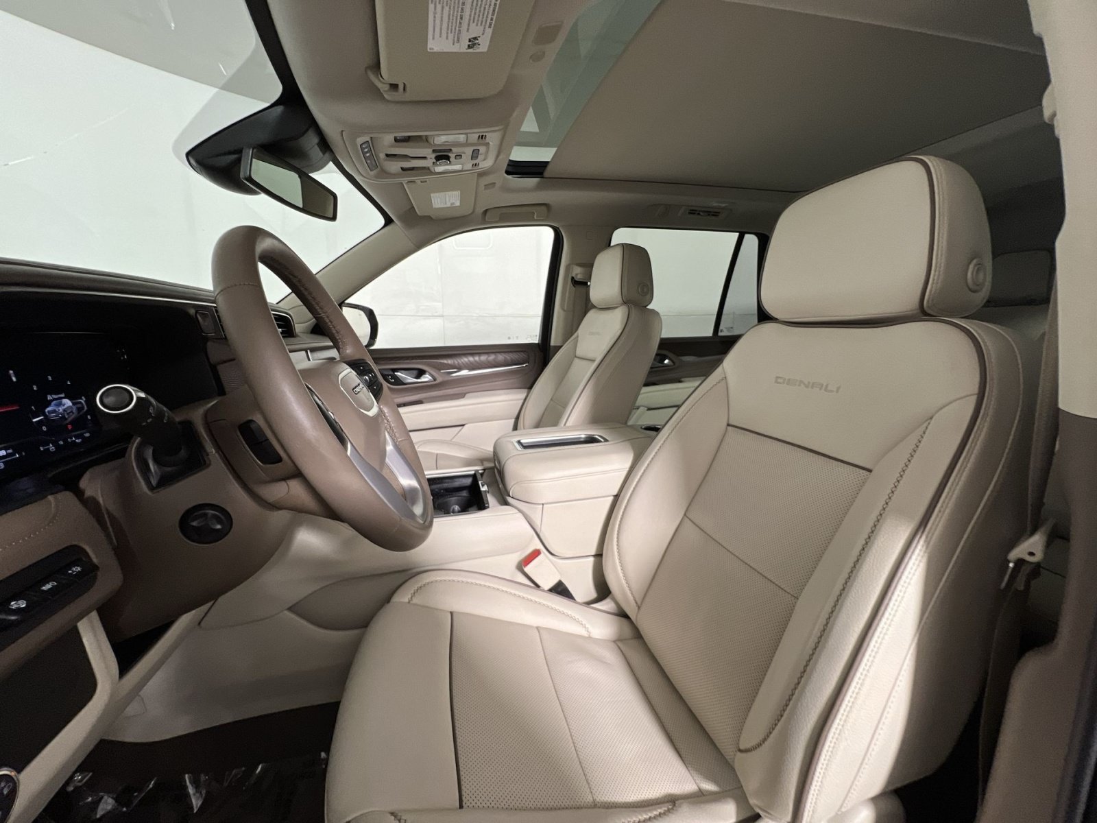 Used 2023 GMC Yukon Denali RWD image 13