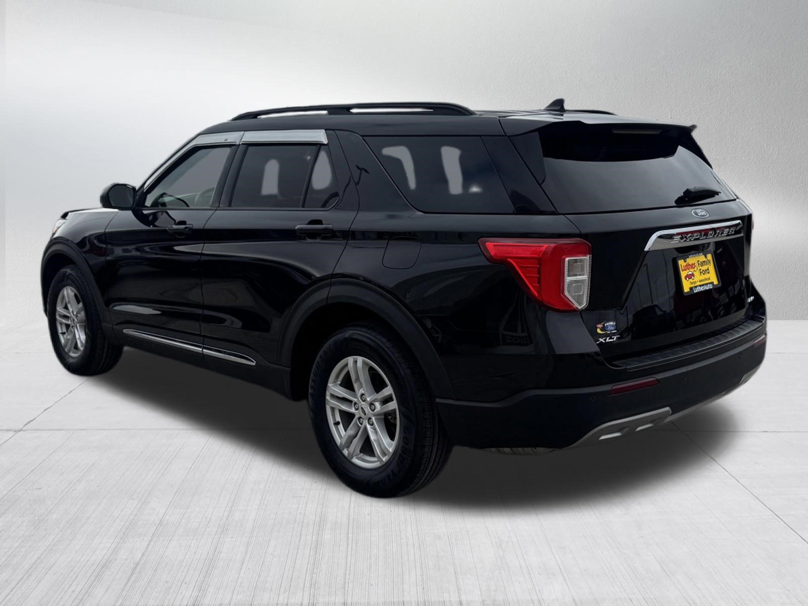 Certified 2022 Ford Explorer XLT AWD/4WD image 3