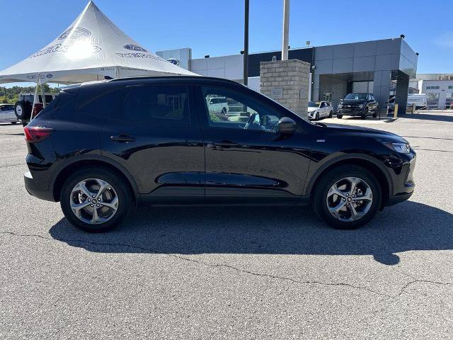 Certified 2025 Ford Escape ST-Line AWD/4WD image 3