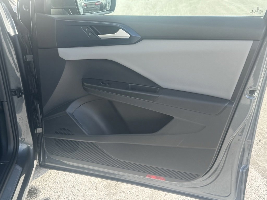 Used 2023 Volkswagen Taos SE w/ Panoramic Sunroof Package image 25