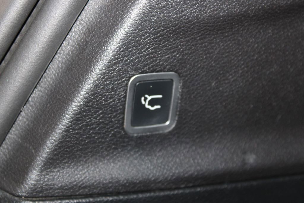 Used 2018 Chrysler Pacifica Touring-L w/ Premium Audio Group FWD image 18